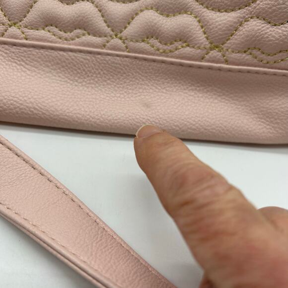 Betsy Johnson Light Pink Lip Purse Bag Removable Crossbody Strap - Picture 2 of 16